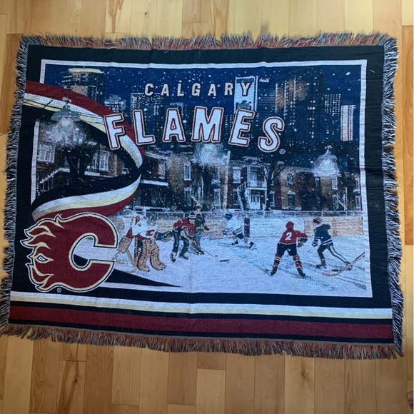 NHL CALGARY FLAMES WOVEN TAPESTRY THROW BLANKET - Picture 1 of 3